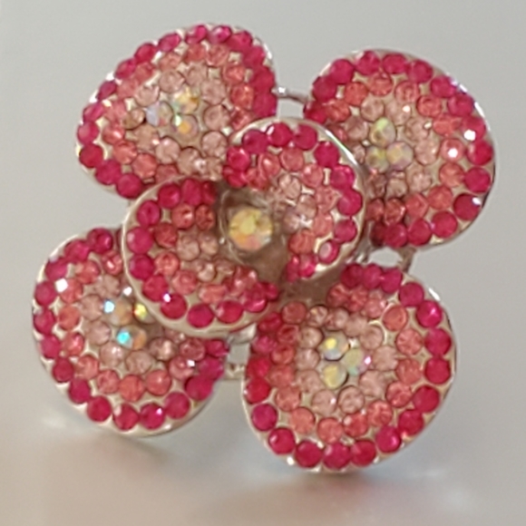 2/$10 Oversized Flower Stretch Ring - Picture 3 of 8